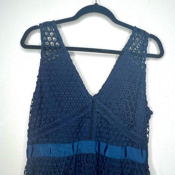 Abercrombie & Fitch Netted Overlay Midi Dress in Navy Blue, size MP NWT - Picture 2 of 5